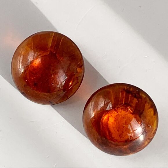 Vintage swirled root beer apple juice Bakelite amber dome clip on button earring - Picture 3 of 16